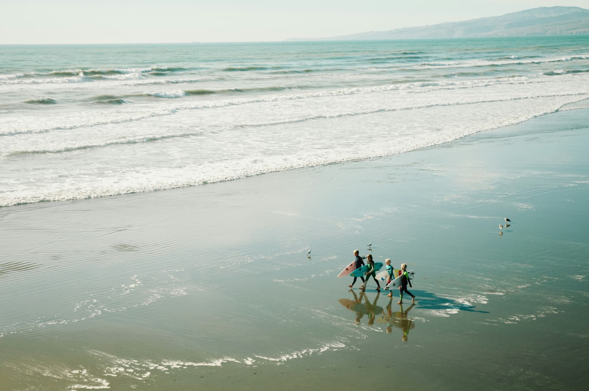 Best Surf Conditions for Beginners: Size, Wind & Tide