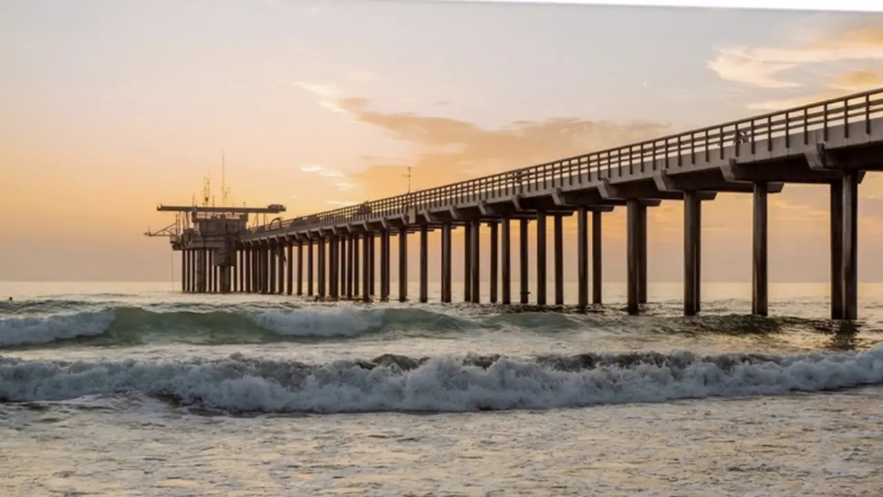 Scripps Pier surf lineup photo for today's surf report